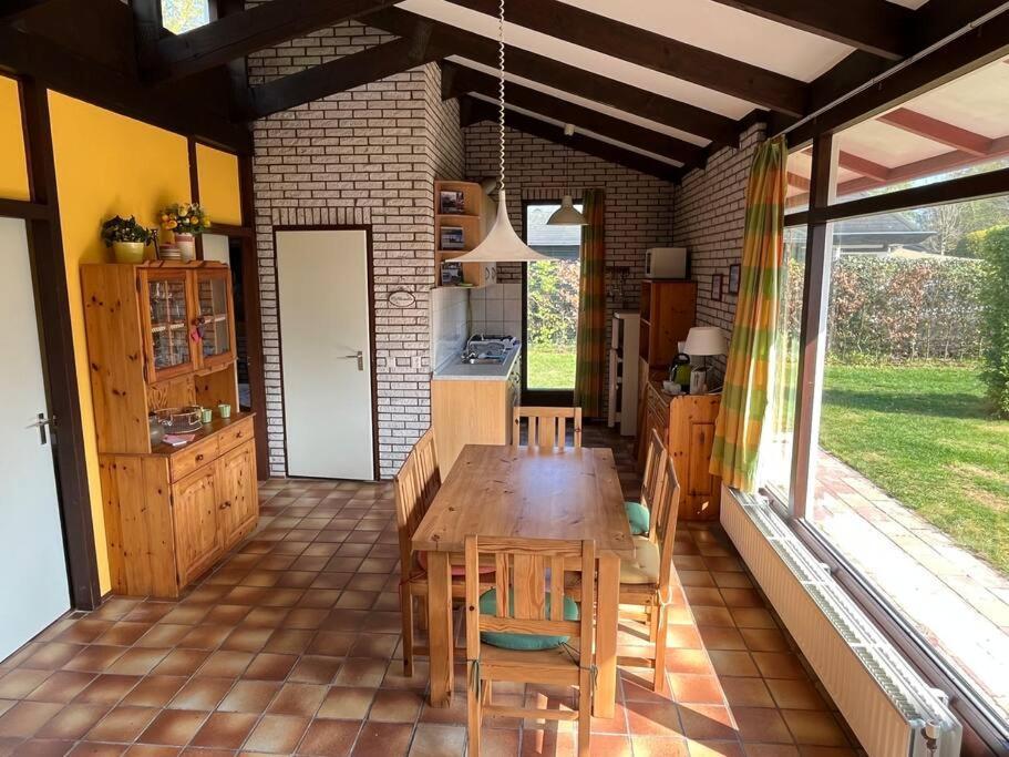 Knusse Bungalow Op Groen Park! アウドルプ エクステリア 写真
